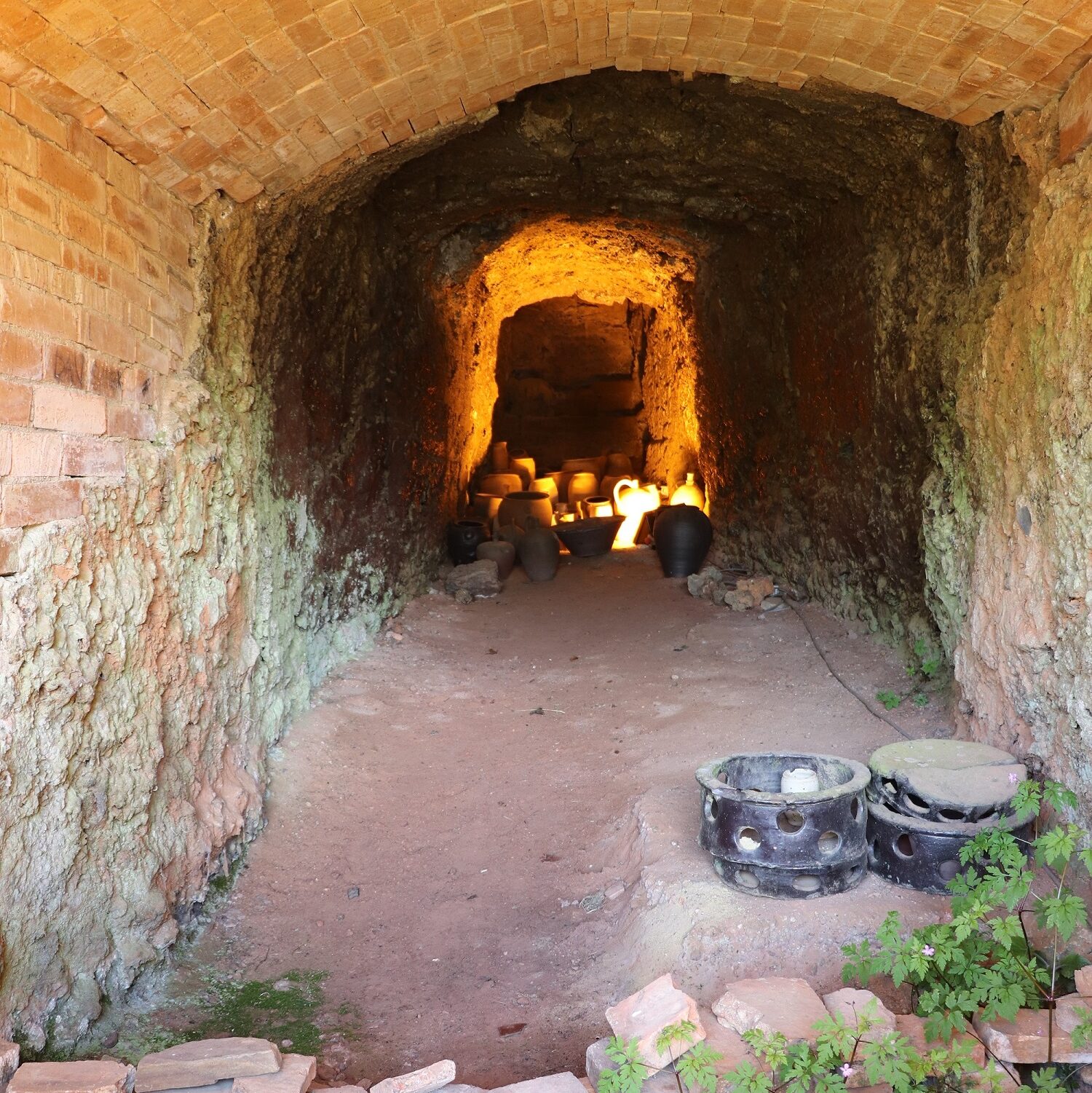 Sur le parcours de visite, le four-tunnel Legrain