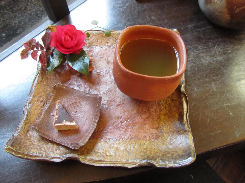 Des céramiques de Bizen présentées lors de la conférence "Retour du Japon"