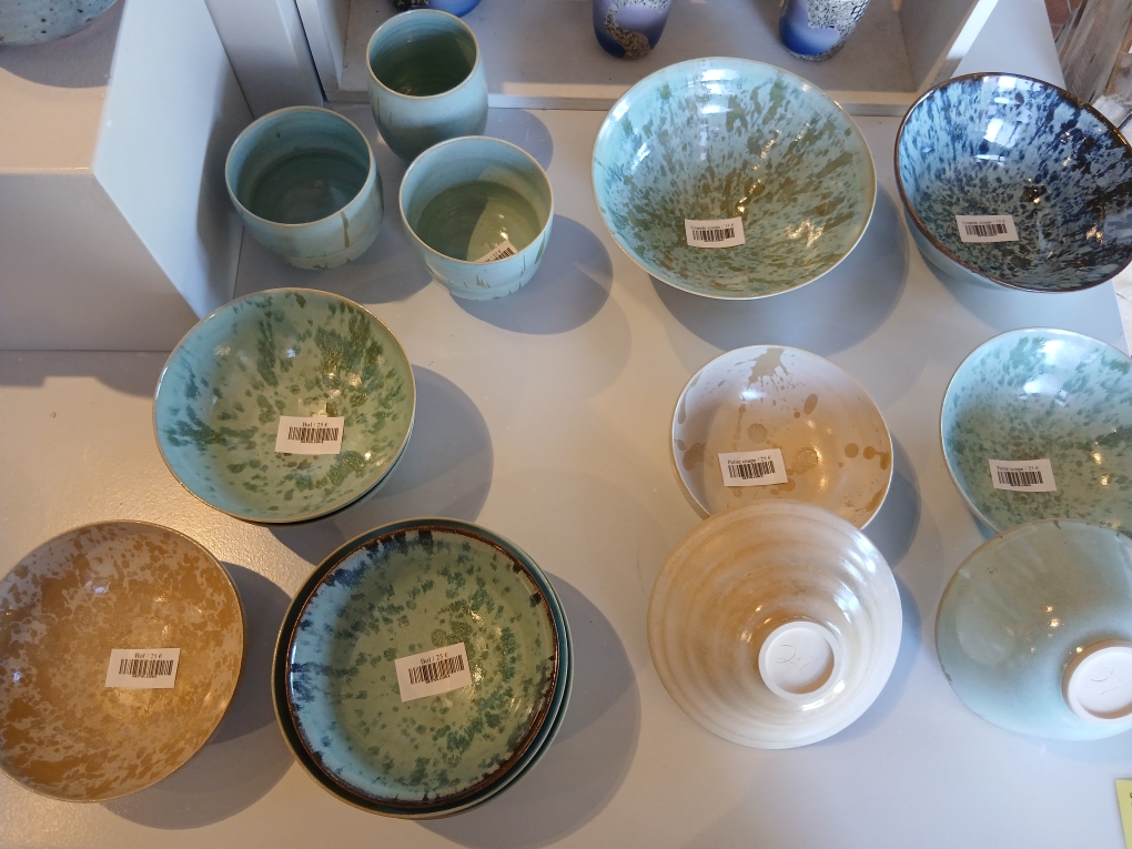 Bols, tasses, coupelles réalisées par Léa Colin