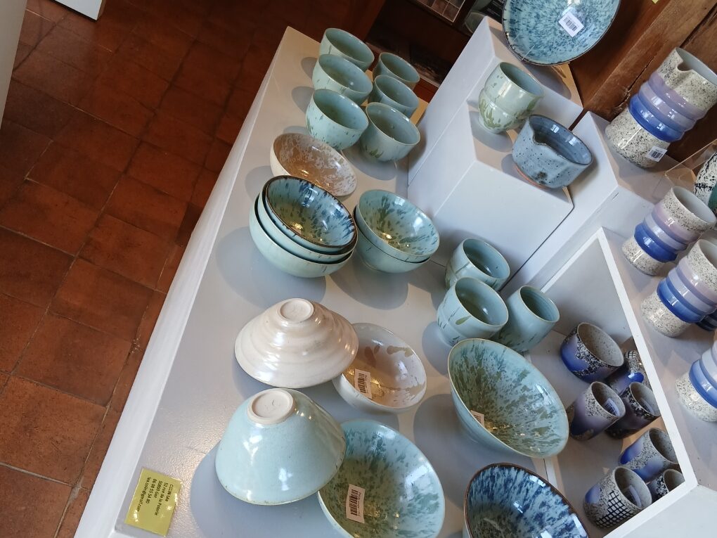 Les pièces de Léa Colin sont disponibles dans la boutique du musée