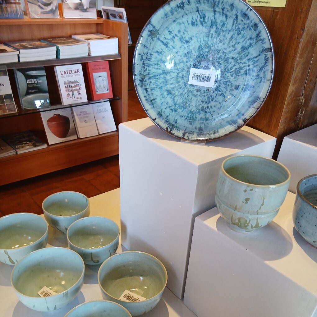 Les pièces de Léa Colin sont disponibles à la boutique du musée